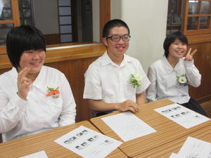 三隅中出前授業　草花にふれよう『ワンポイントコサージュづくり』