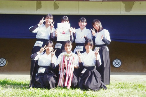 ７